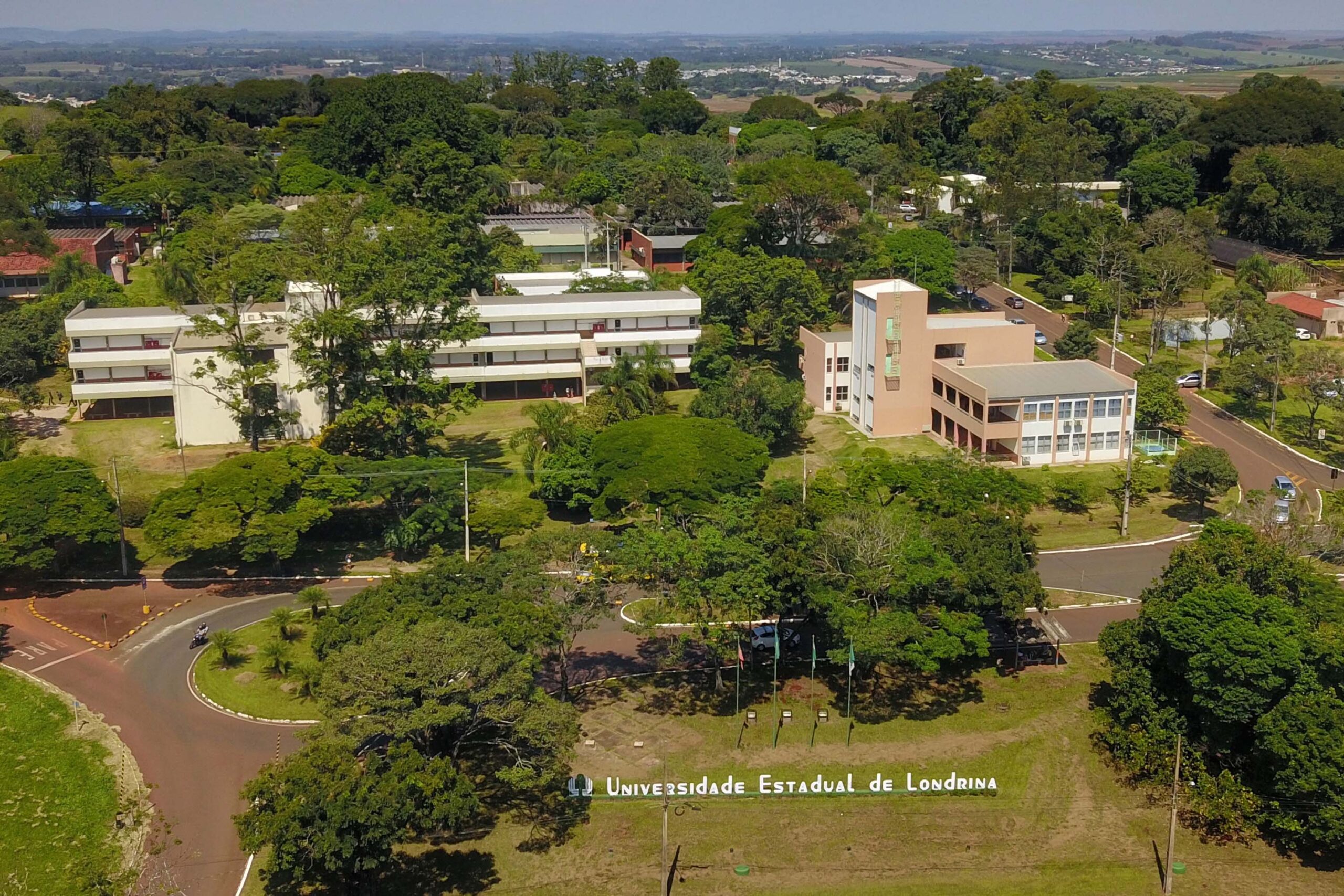 UEL reserva vaga para negros e PCDs em concursos públicos para professores