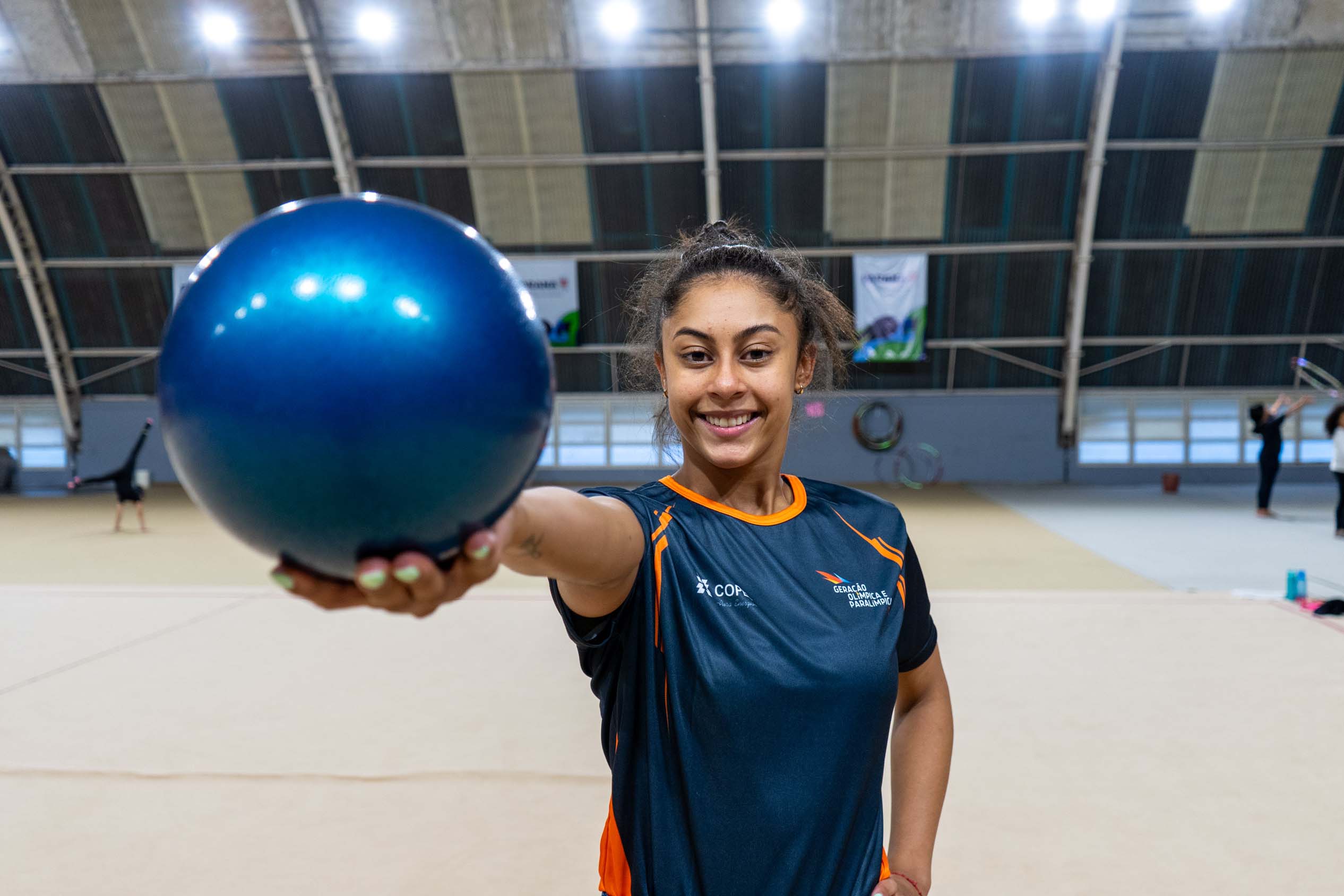 Bárbara Domingos conquista o melhor resultado do Brasil na ginástica rítmica em Olimpíadas