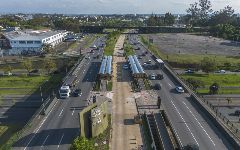 Estações-tubo Solar e Jardim Botânico na Linha Verde entram em fase final de obras