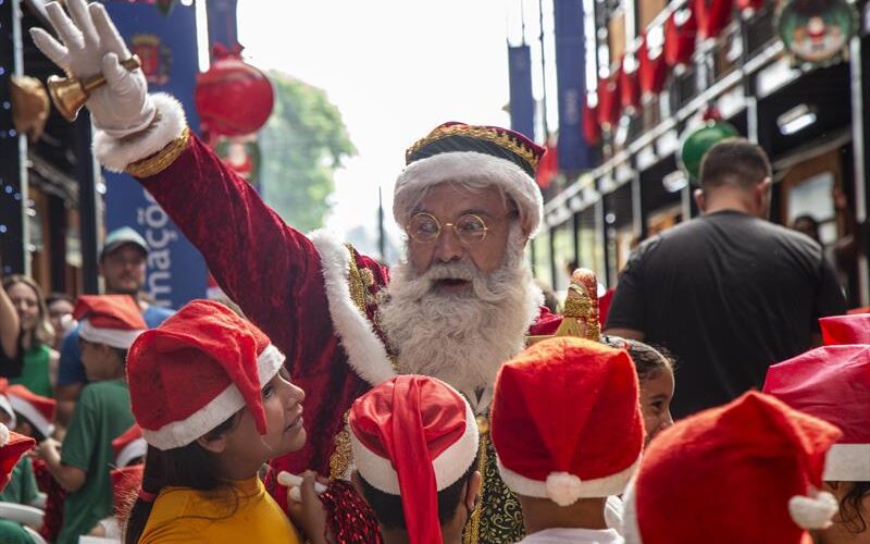 Participe da Curitiba Solidária – Campanha Natal 2024 e presenteie uma criança atendida pela FAS