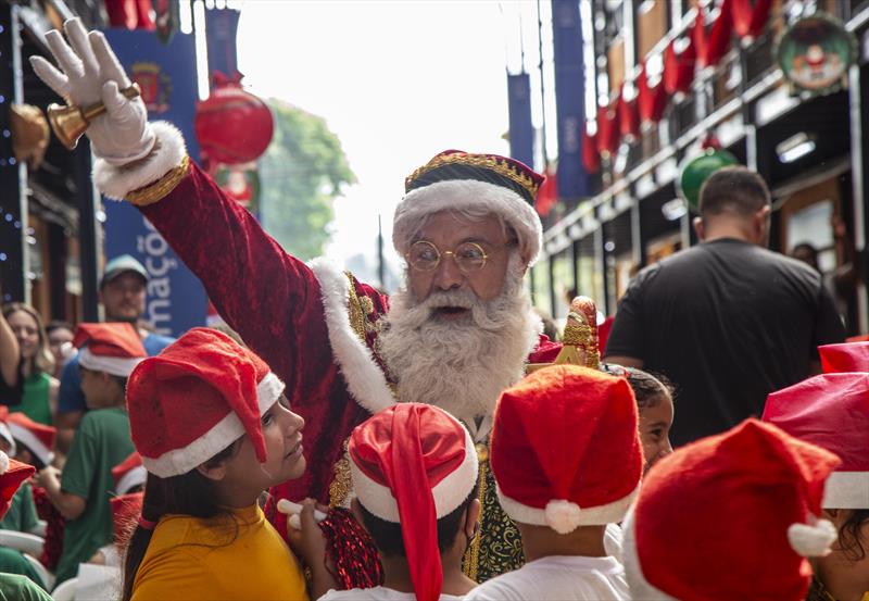 Participe da Curitiba Solidária – Campanha Natal 2024 e presenteie uma criança atendida pela FAS