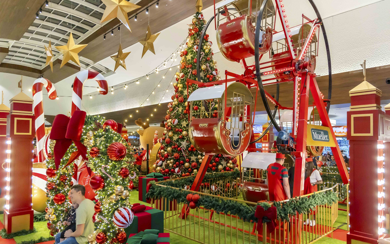 Decorações de Natal começam a enfeitar os shoppings de Curitiba