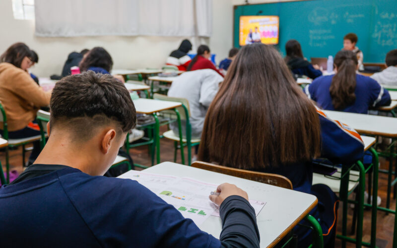 Pesquisa aponta que 75% dos paranaenses aprovam o programa Parceiro da Escola