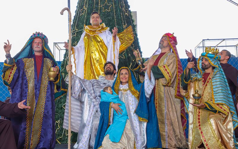 Auto de Natal chega às regionais de Curitiba a partir desta segunda, com anjos encantados e cenário deslumbrante