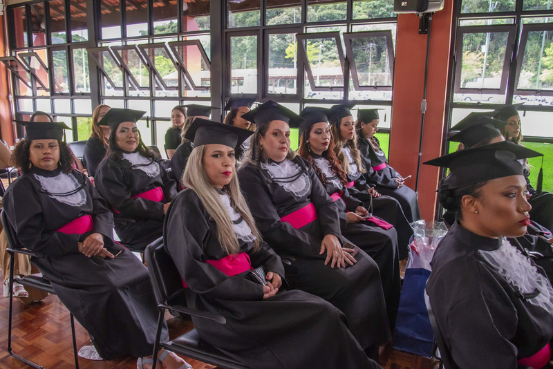 Curitiba celebra o sucesso do programa Empreendedoras da Beleza com formatura de 30 mulheres