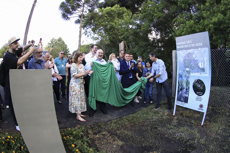 Greca inaugura o Parque Municipal São Francisco de Assis, integrado ao novo Hospital Veterinário