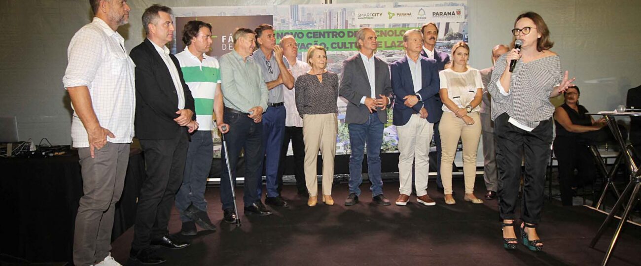Fábrica de Ideias é apresentada a autoridades e empresários no encerramento do Smart City