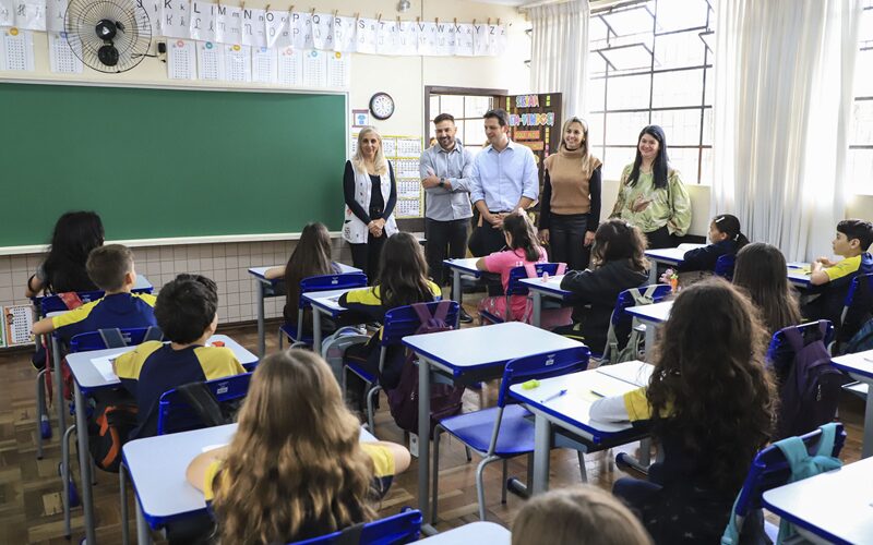 Eduardo Pimentel acompanha último dia da Prova Curitiba, que envolveu 57 mil estudantes