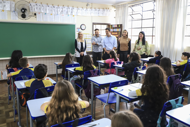 Eduardo Pimentel acompanha último dia da Prova Curitiba, que envolveu 57 mil estudantes