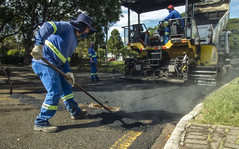 Prefeitura entrega 200 obras de pavimentação e tem 65 em andamento para transformar bairros de Curitiba