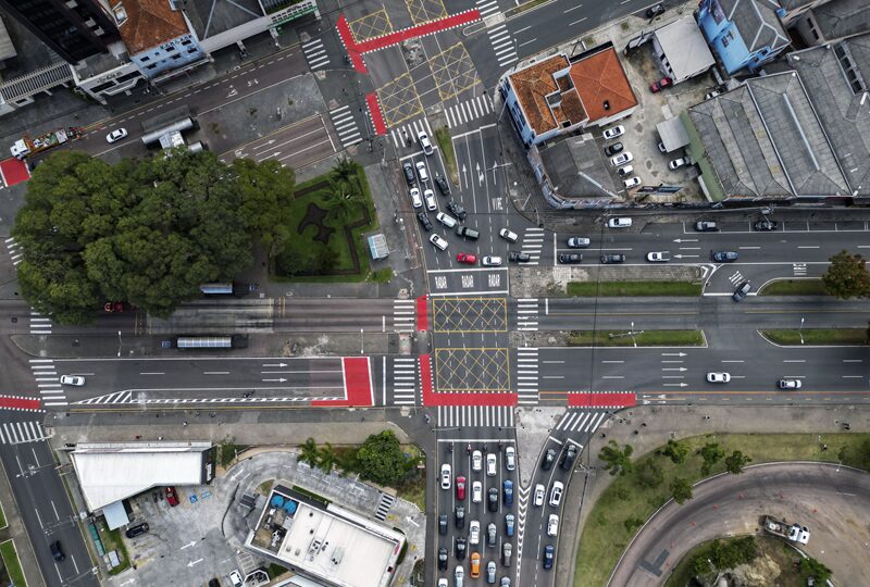 Prefeitura de Curitiba investe na instalação e revitalização das yellow boxes, fundamentais para a organização do trânsito