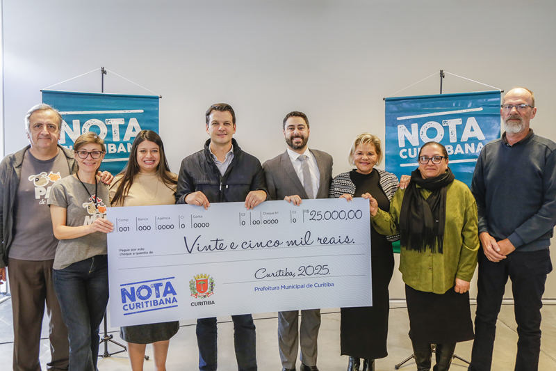 Eduardo Pimentel entrega R$ 160 mil em prêmios do 78° sorteio do programa Nota Curitibana