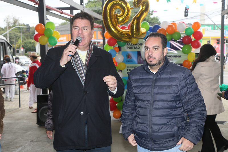 Bolo, música e promoções marcam o aniversário da Rua da Cidadania do Fazendinha