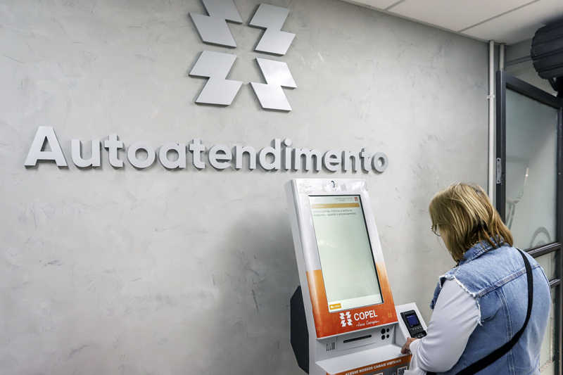 Novo espaço de autoatendimento da Copel facilita a vida dos moradores do Pinheirinho