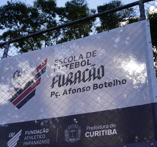 Prefeitura e Athletico Paranaense inauguram escolinha de futebol em Curitiba
