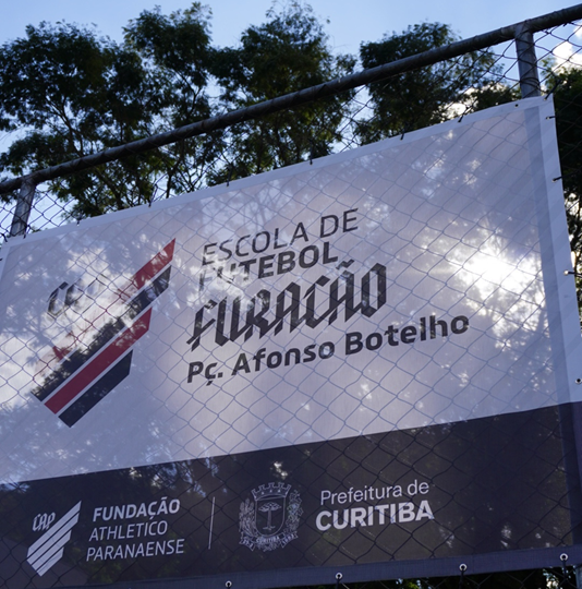 Prefeitura e Athletico Paranaense inauguram escolinha de futebol em Curitiba
