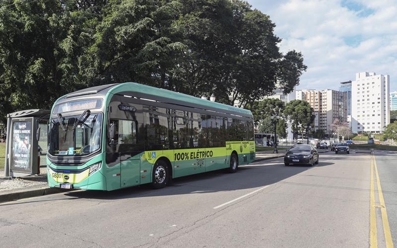 Frota elétrica no transporte coletivo completa um ano com 620 mil usuários e aprovação dos passageiros