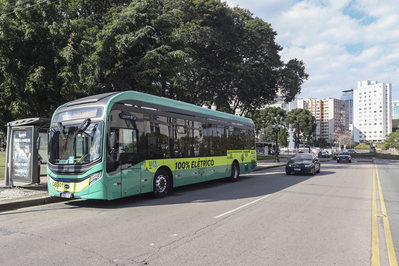 Frota elétrica no transporte coletivo completa um ano com 620 mil usuários e aprovação dos passageiros