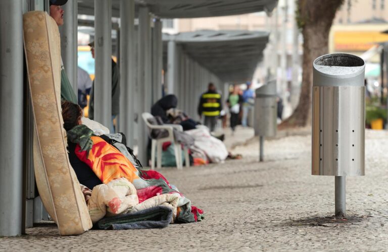 Projeto cria programa para retorno assistido de pessoas em situação de rua