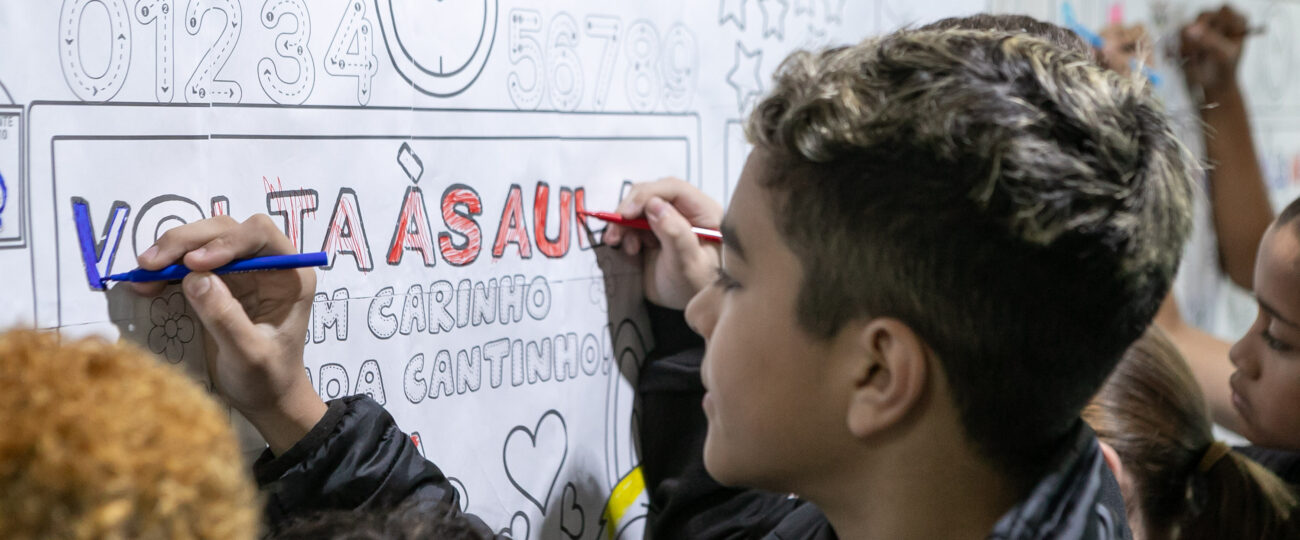 Com mais professores e novidades, 1 milhão de alunos voltam às aulas no Paraná