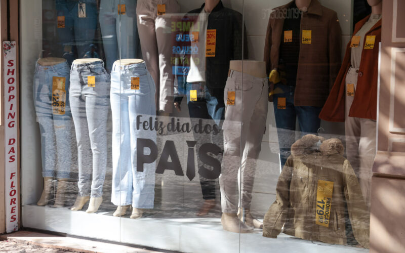 Presente sem incômodo: Procon-PR orienta sobre as compras para o Dia dos Pais