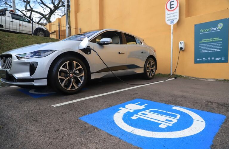 Propostas normas de segurança para recarga de veículos elétricos