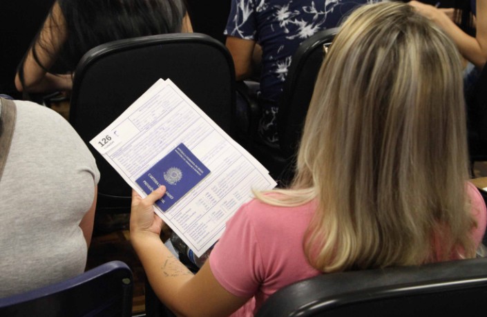 Mutirão de emprego leva 3 mil vagas ao bairro Fazendinha, em Curitiba, na quarta-feira