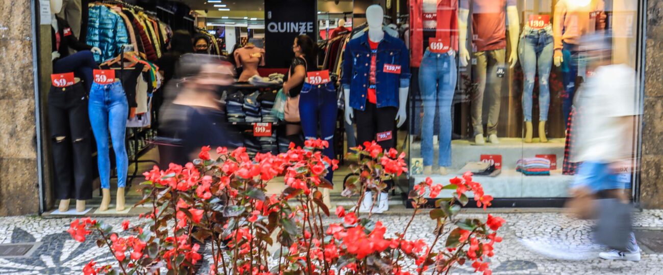Paraná alcança menor tempo de abertura de empresas da história em julho: 7 horas