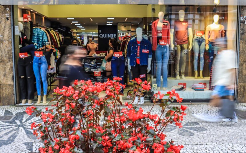 Paraná alcança menor tempo de abertura de empresas da história em julho: 7 horas