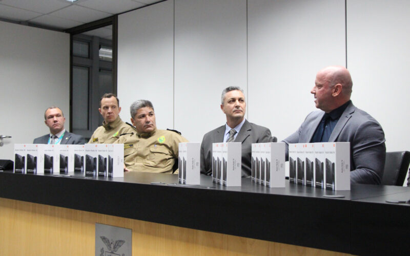 PMPR recebe 1,3 mil celulares apreendidos pelo Gaeco para reforçar o atendimento do 190