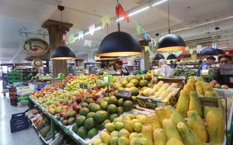 Preços de alimentos e bebidas caem pelo 3º mês consecutivo no Paraná, aponta Ipardes