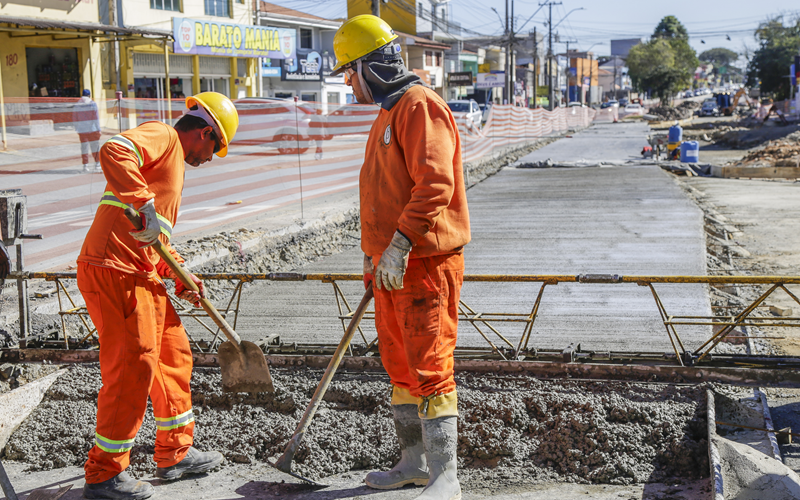 Curitiba é a terceira capital com maior população ocupada, diz IBGE