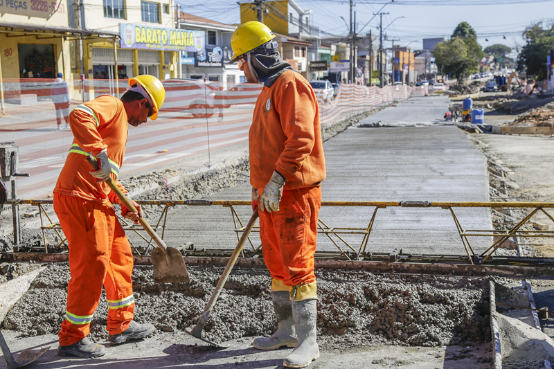 Curitiba é a terceira capital com maior população ocupada, diz IBGE