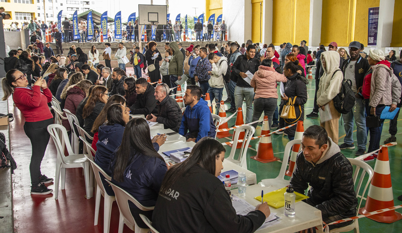 Mutirão de Empregos em Santa Felicidade oferece 4.721 oportunidades de 63 empresas