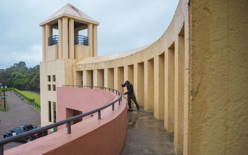 Parques e praças são preparados para receber a montagem dos espetáculos no Natal de Curitiba 2025