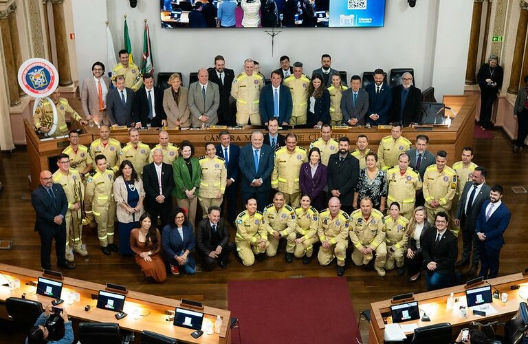 Câmara de Curitiba celebra 113 anos do Corpo de Bombeiros do Paraná