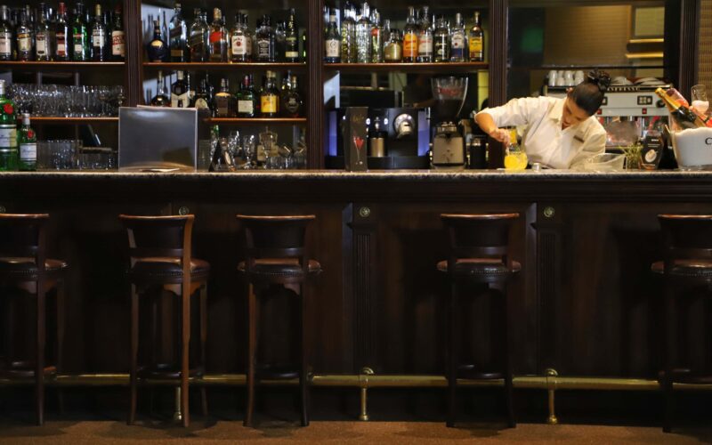 Setor de serviços do Paraná cresce acima da média nacional em agosto