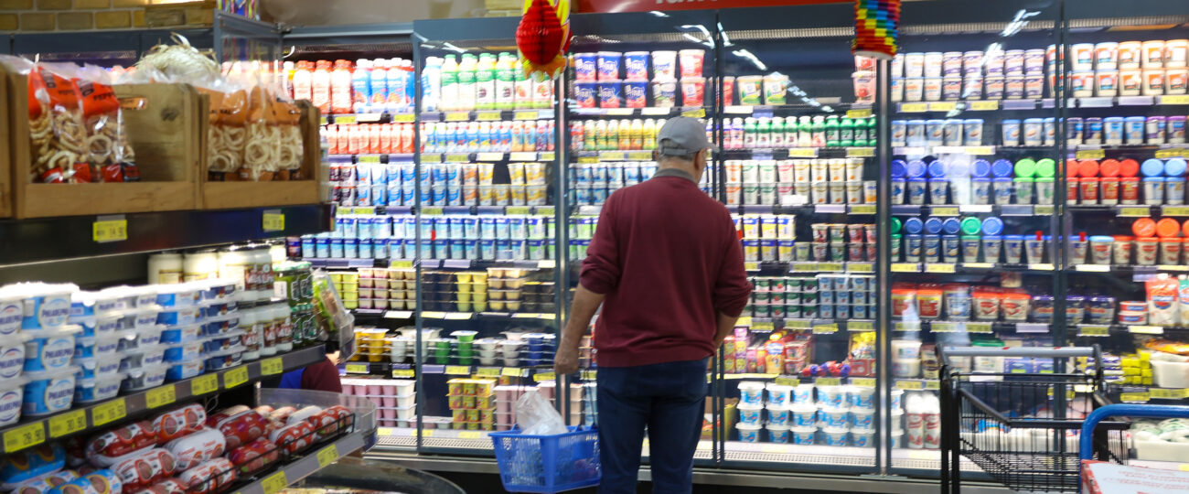 Preços de comidas e bebidas caem pelo quarto mês seguido no Paraná