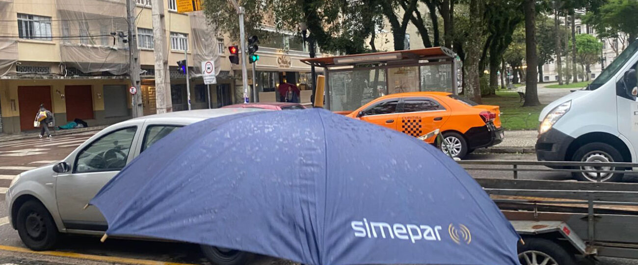 Frente fria e sistema de baixa pressão deixam a semana chuvosa no Paraná