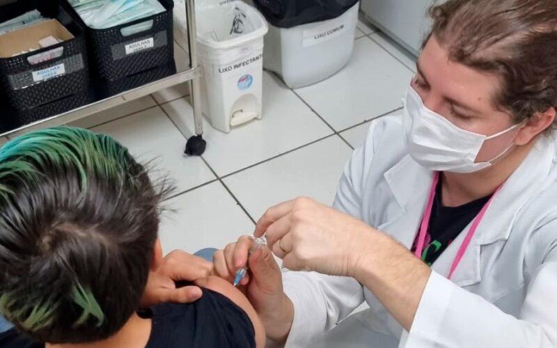 Paraná reforça alerta contra sarampo e orienta viajantes sobre vacinação e prevenção