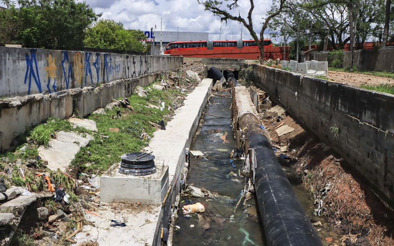 Obra de controle de cheias do Rio Pinheirinho segue em andamento, apesar de vandalismo