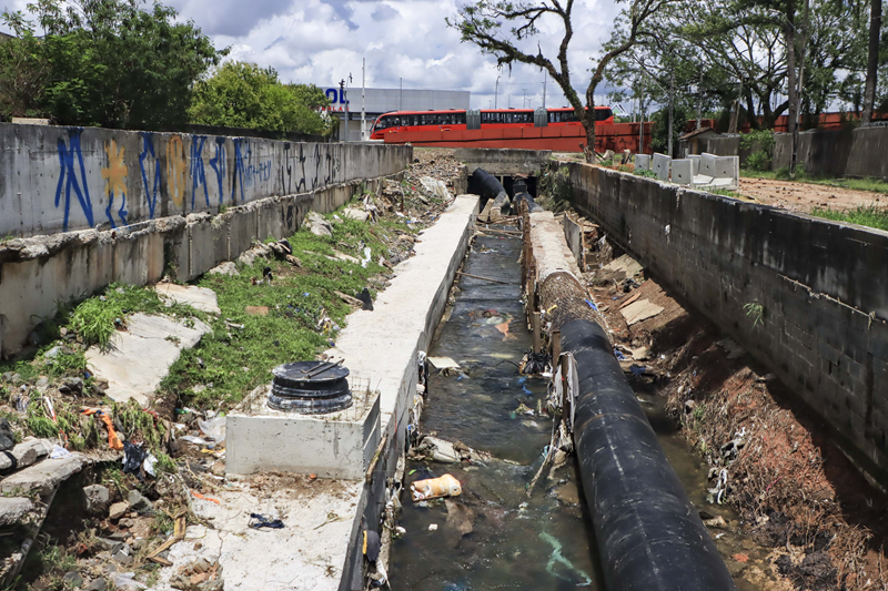 Obra de controle de cheias do Rio Pinheirinho segue em andamento, apesar de vandalismo