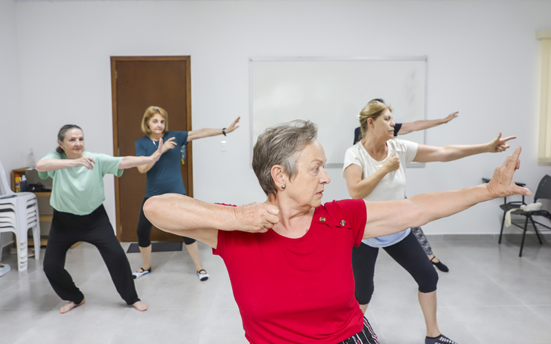 De idiomas a tai chi chuan, programação da Associação dos Aposentados já movimenta servidores em 2026