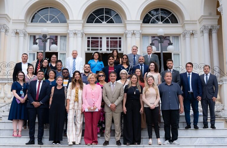 Curitiba: Lei Lili mobiliza 18 vereadores em debate sobre regras para cães