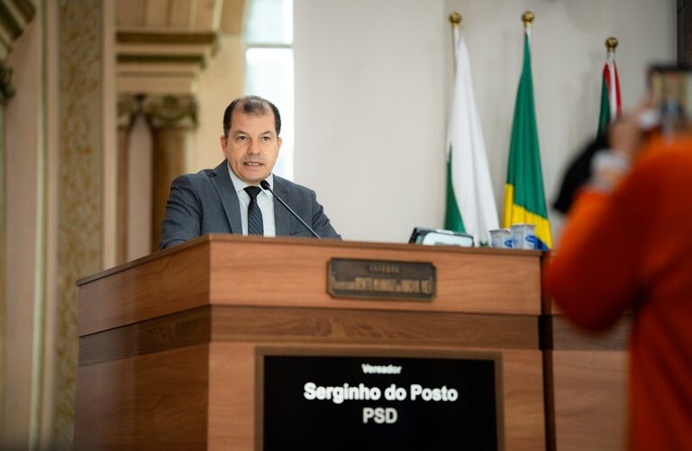 Vereadores repercutem troca na Secretaria de Educação de Curitiba