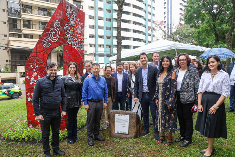 Eduardo Pimentel inaugura Largo Claudio Seto com escultura que celebra amizade Brasil-Japão