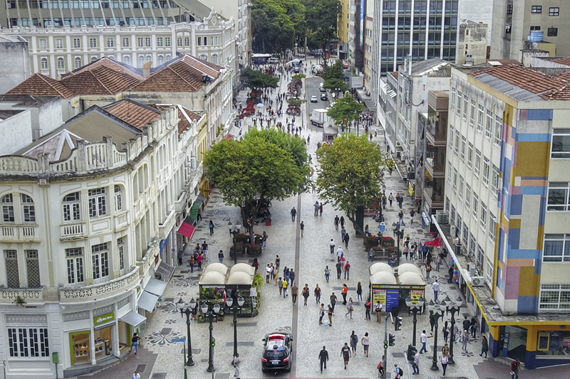 Roteiro do pioneirismo: Centro reúne marcos de inovações nos 333 anos de Curitiba