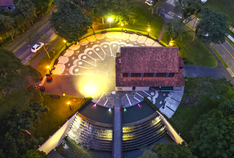 Com nova iluminação cênica, Bosque Alemão fica ainda mais encantador