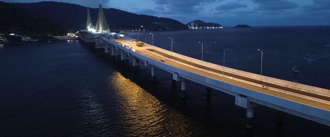 Primeiros testes de luz mostram como a Ponte de Guaratuba ficará à noite