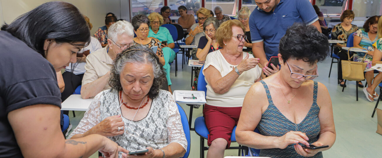 População com 60 anos ou mais cresce 55% no Paraná; número de domicílios também aumenta